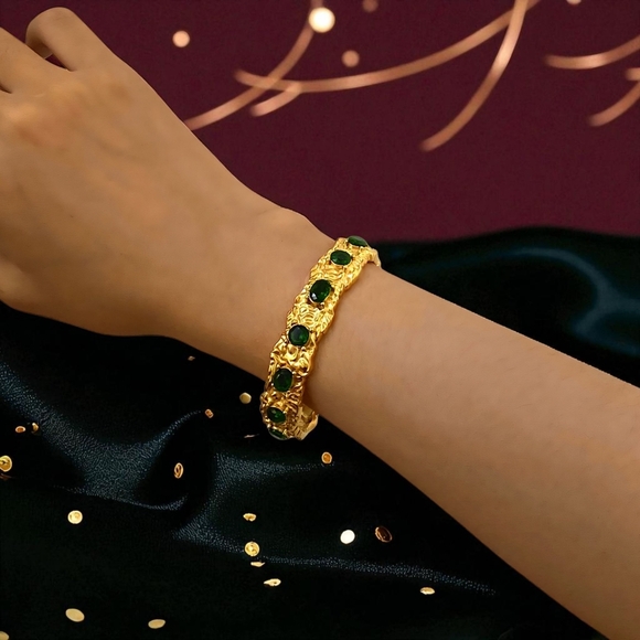 🆕️Vintage-Inspired Gold Cuff Bracelet | Green Zirconia Gems | 18K Gold Plated ✨ - Picture 12 of 15